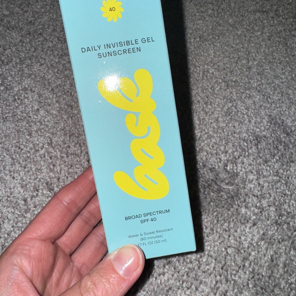 Daily Invisible Gel Sunscreen SPF 40 - Blue and Yellow
